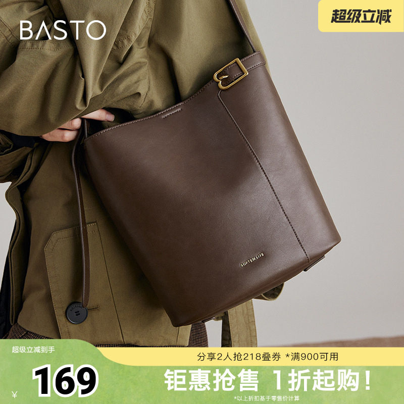 百思图冬季新款简约时尚通勤水桶包单肩包女X3584DX4