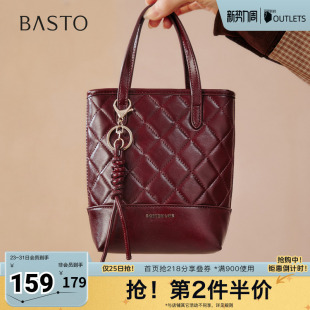 百思图2025冬季新款商场同款水桶包时尚复古通勤女包TY083DX5