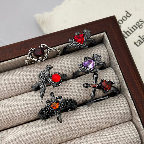 man wears index finger ring with  red diamond open个性戒指