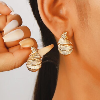 New spiral patterned conch shaped earrings with simple耳环女