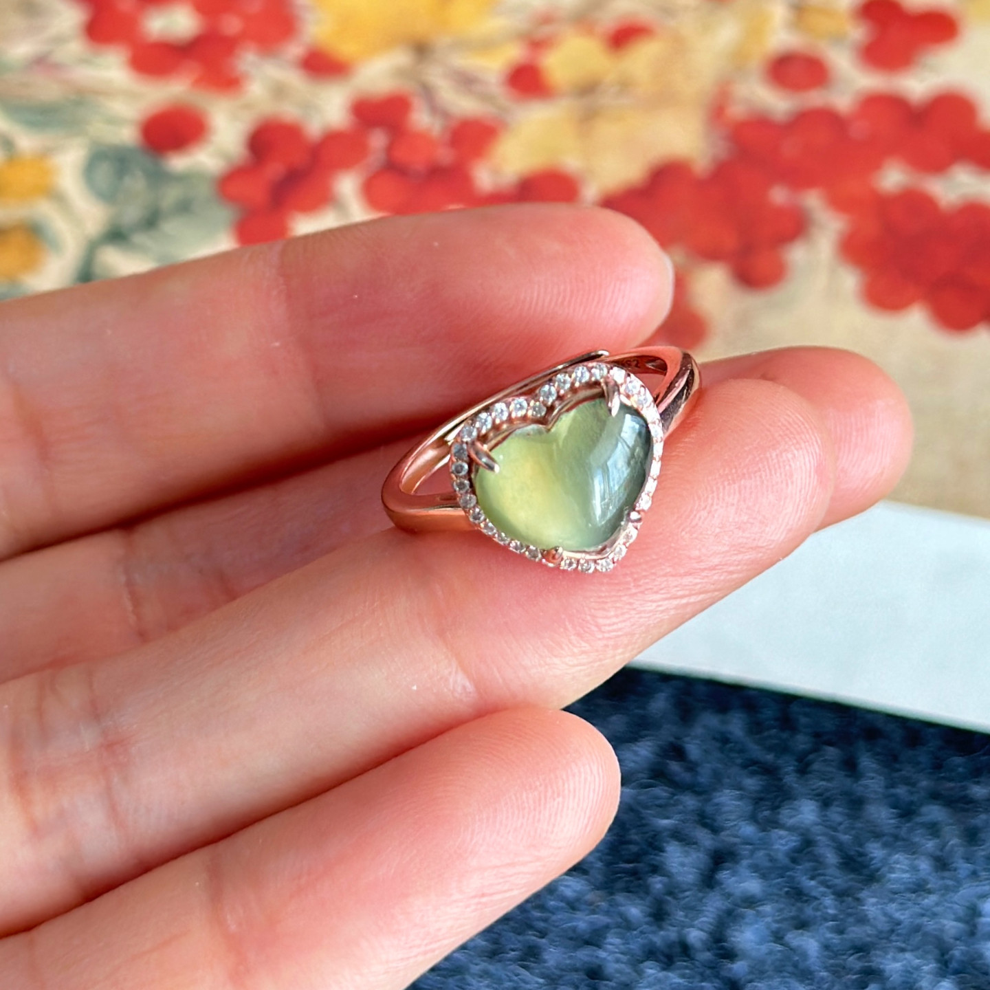 天然和田玉俄料碧玉通体活金猫猫眼爱心戒指银镀金镶嵌活口可调节