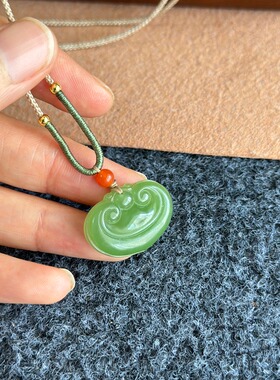 正宗纯天然俄罗斯碧玉和田玉如意吊坠子果绿精致气质小挂件女项链