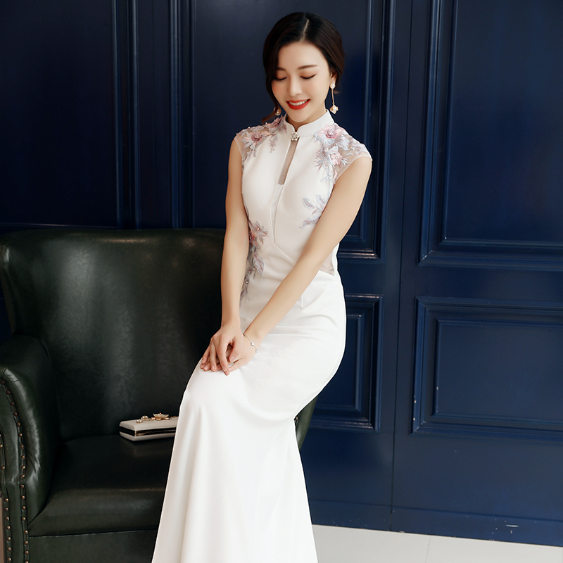 White long elegant cheongsam, fashionable sexy evening dress, Chinese style