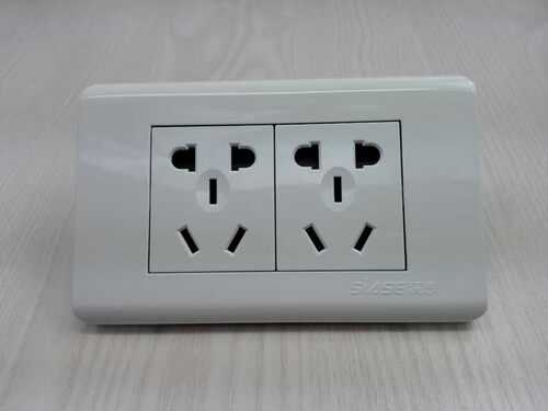 深思白色电源墙壁开关