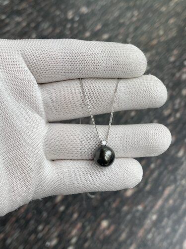油亮12.05mm大溪地钢琴黑戴妃款吊坠 自然光拍摄18k培育钻石镶嵌