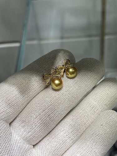 蝴蝶结丝带款浓金耳钉 正圆7～8mm南洋金珠茶金绿色 18k天然钻石