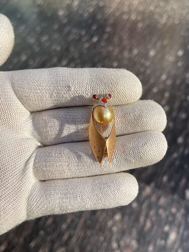 无核浓金keshi南洋金珠胸针 知了设计款18k天然钻石尺寸约35x15mm