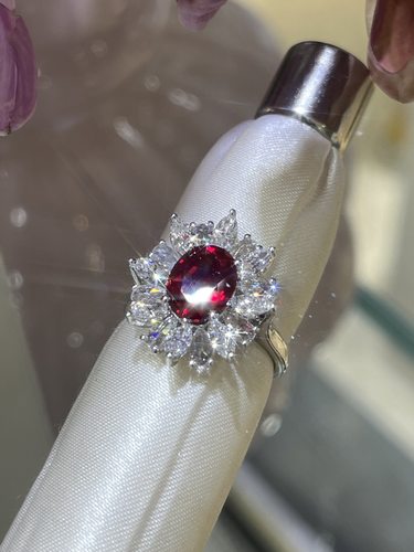 培育鸽血红2.48ct，培育钻石d1.45ct戒指pt950镶嵌