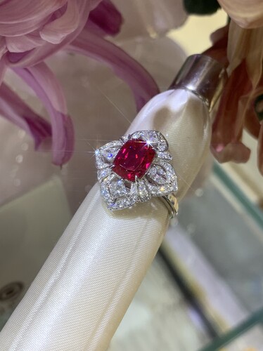 培育鸽血红，培育钻石，pt950戒指r3.26ct，d1.095ct