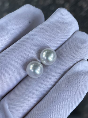 正圆，宝石光10.81，10.78mm澳白耳钉
