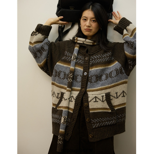 popup24FW“计划圣诞”自制复古图腾提花费尔顿翻领毛衣