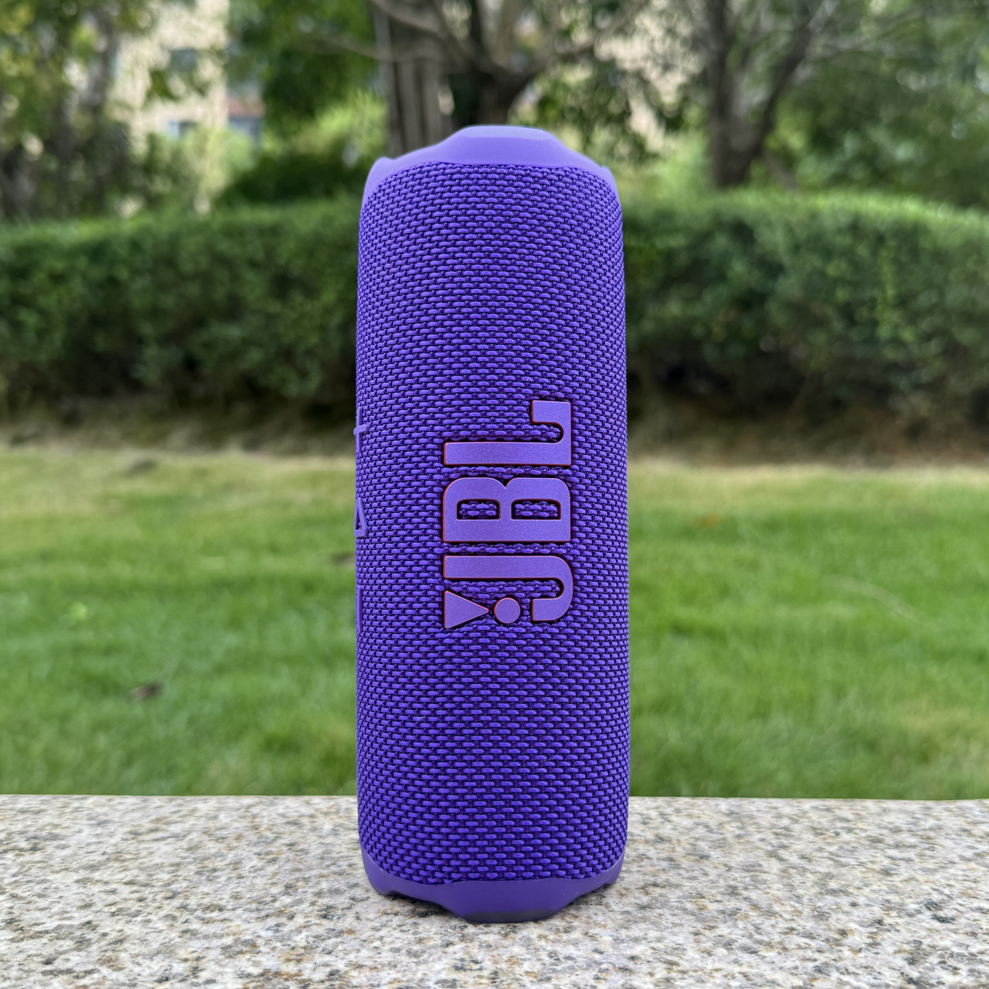 JBL FLIP7七代音乐万花筒7代无线蓝牙音箱便携迷你音响防水低音炮 - 实物图