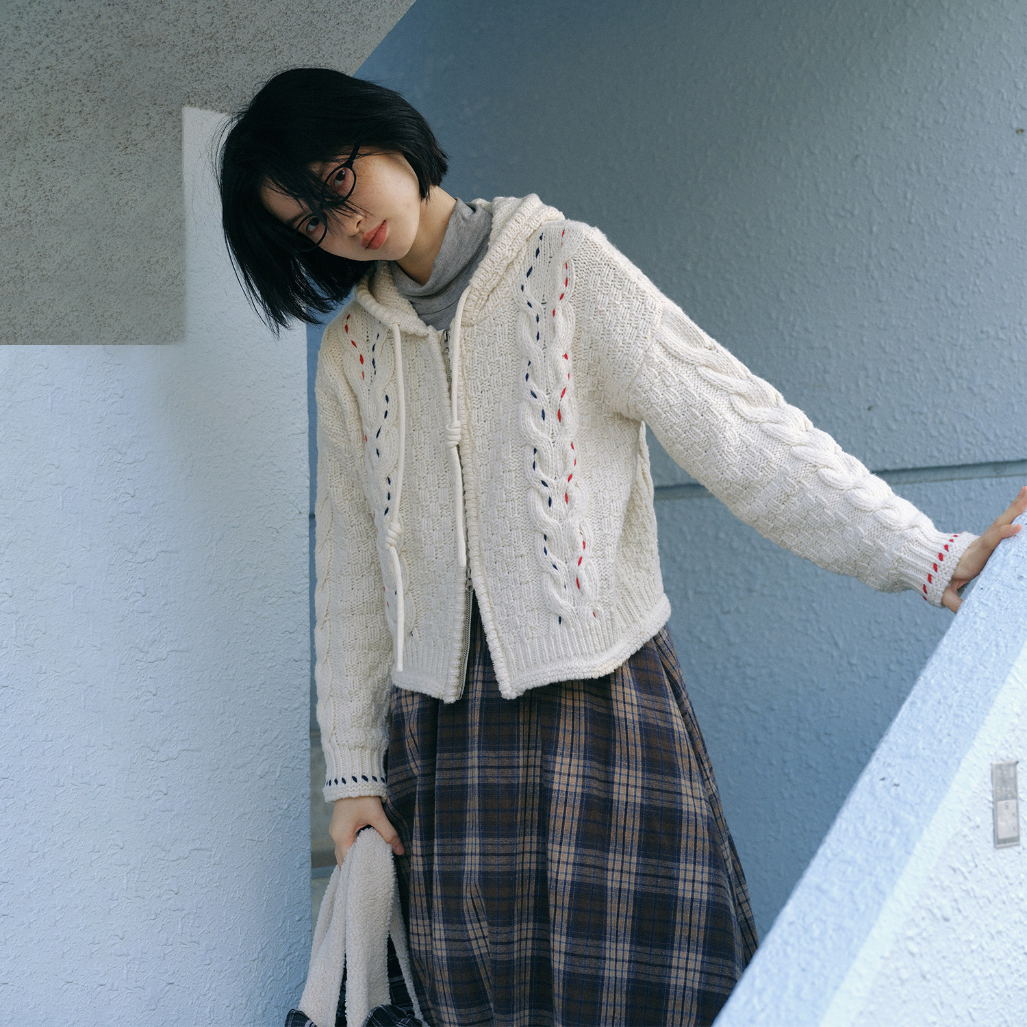 一方二集 羊毛棉白色麻花手工钩针双拉链连帽针织衫外套毛衣