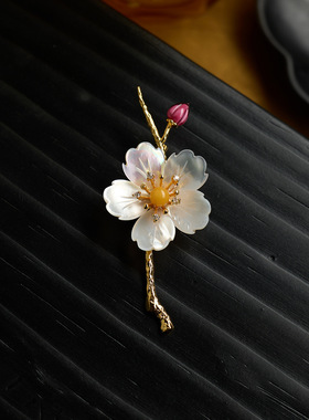 寒梅映雪 蜜蜡中式国风胸针设计款高级感精致旗袍女配饰胸花礼品