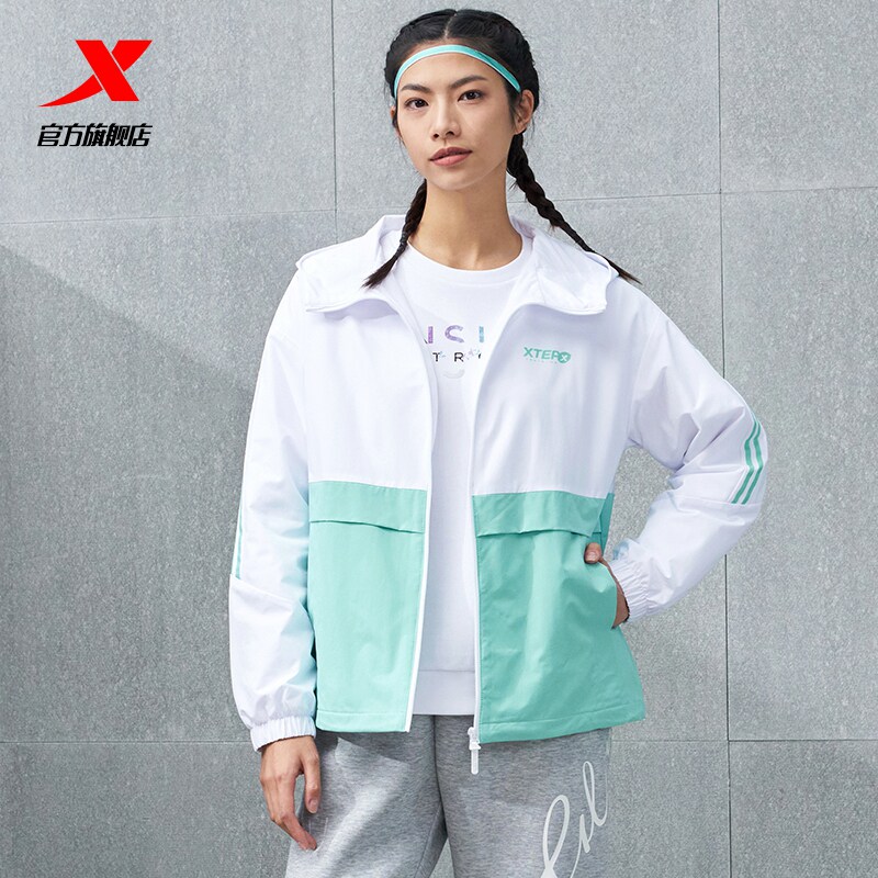 XTEP 여성 자켓 2024 봄 가을 새로운 대비 색 짠 후드 탑 루즈 캐주얼 긴팔 자켓 여성 의류