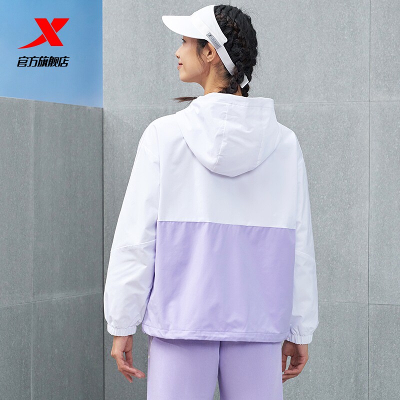 XTEP 여성 자켓 2024 봄 가을 새로운 대비 색 짠 후드 탑 루즈 캐주얼 긴팔 자켓 여성 의류