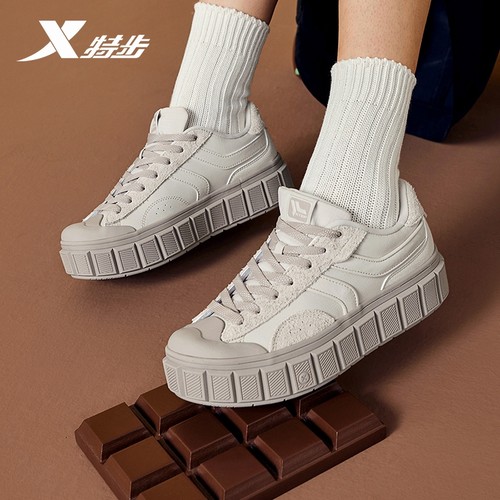 板鞋特步2025巧克力情侣鞋女