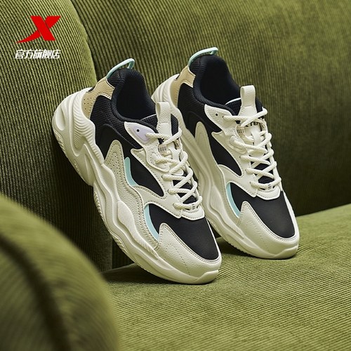 女款运动鞋特步轻便百搭