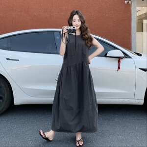 深灰色法式慵懒风圆领无袖连衣裙女2026新款夏简单大方高级感穿搭