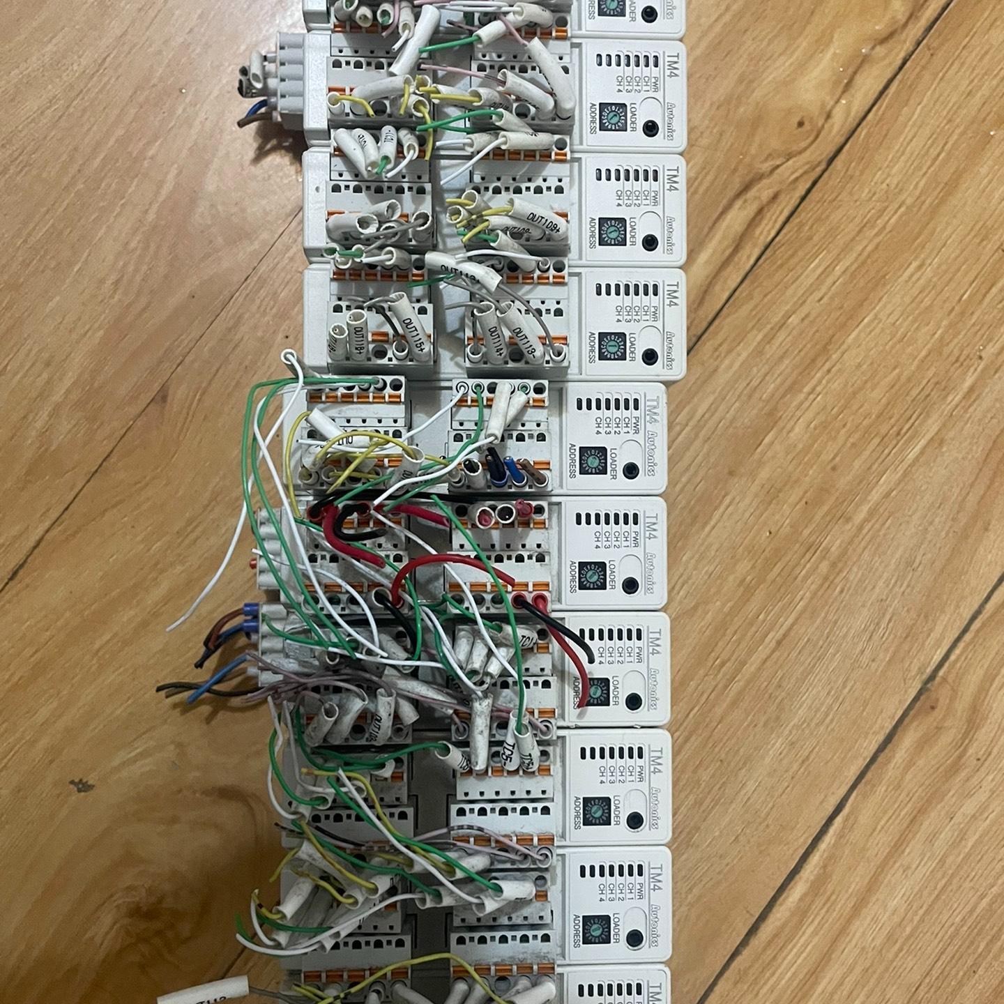 奥托尼克斯温度控制模块：TM4-N2SB、TM4-N2SE。