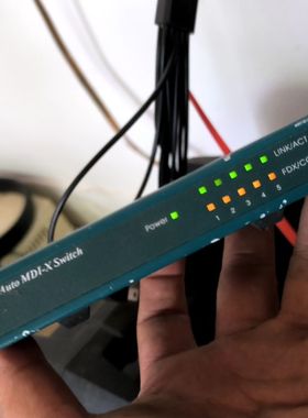 STP Auto MDI-X 5口交换机 绿色铁壳 带指示灯