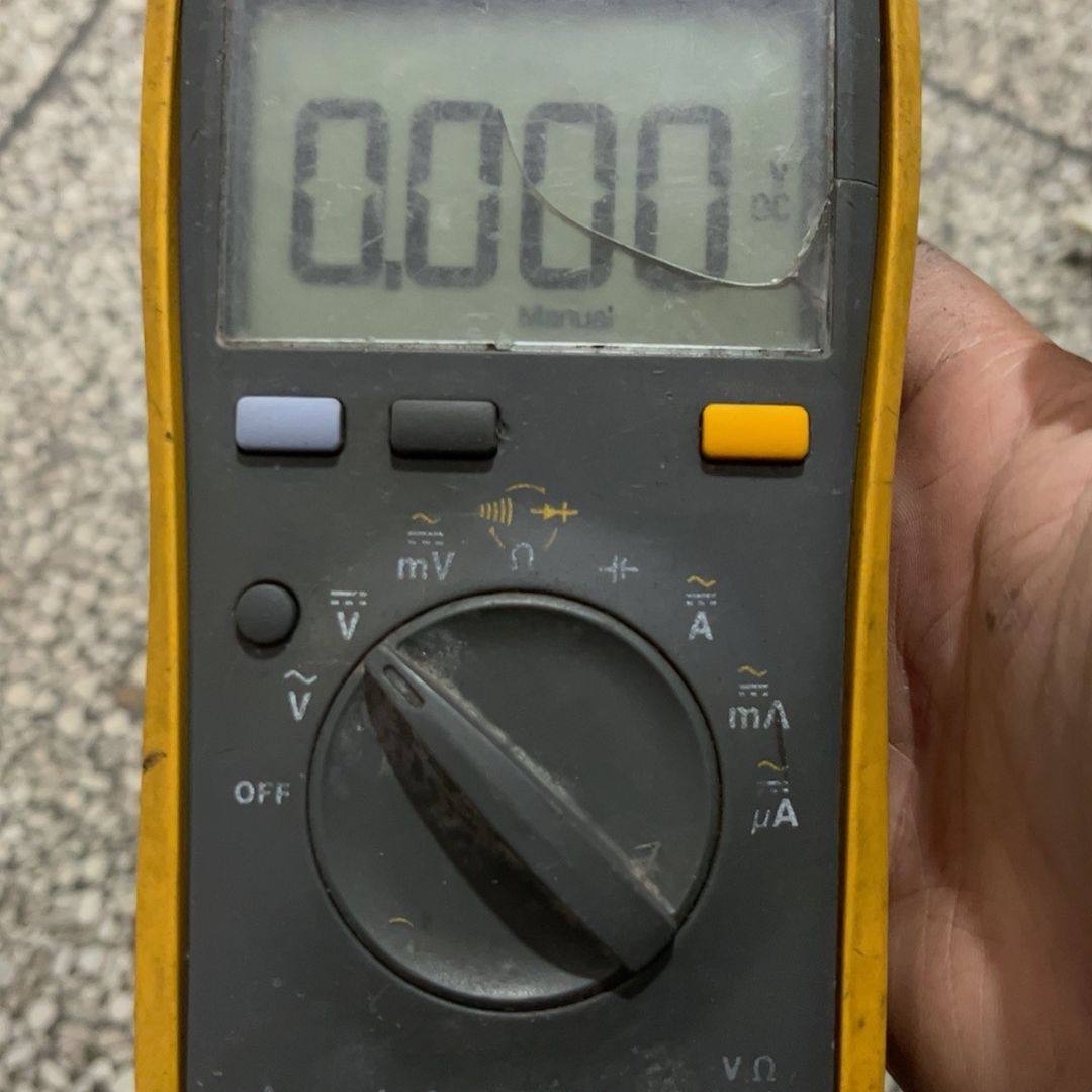 福禄克15b+ 万用表 开机实物如图
