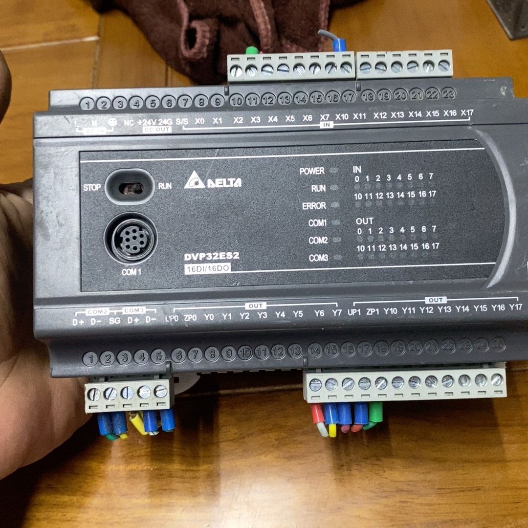 台达控制器DVP32ES200T 成色还不错 可以定义成8成