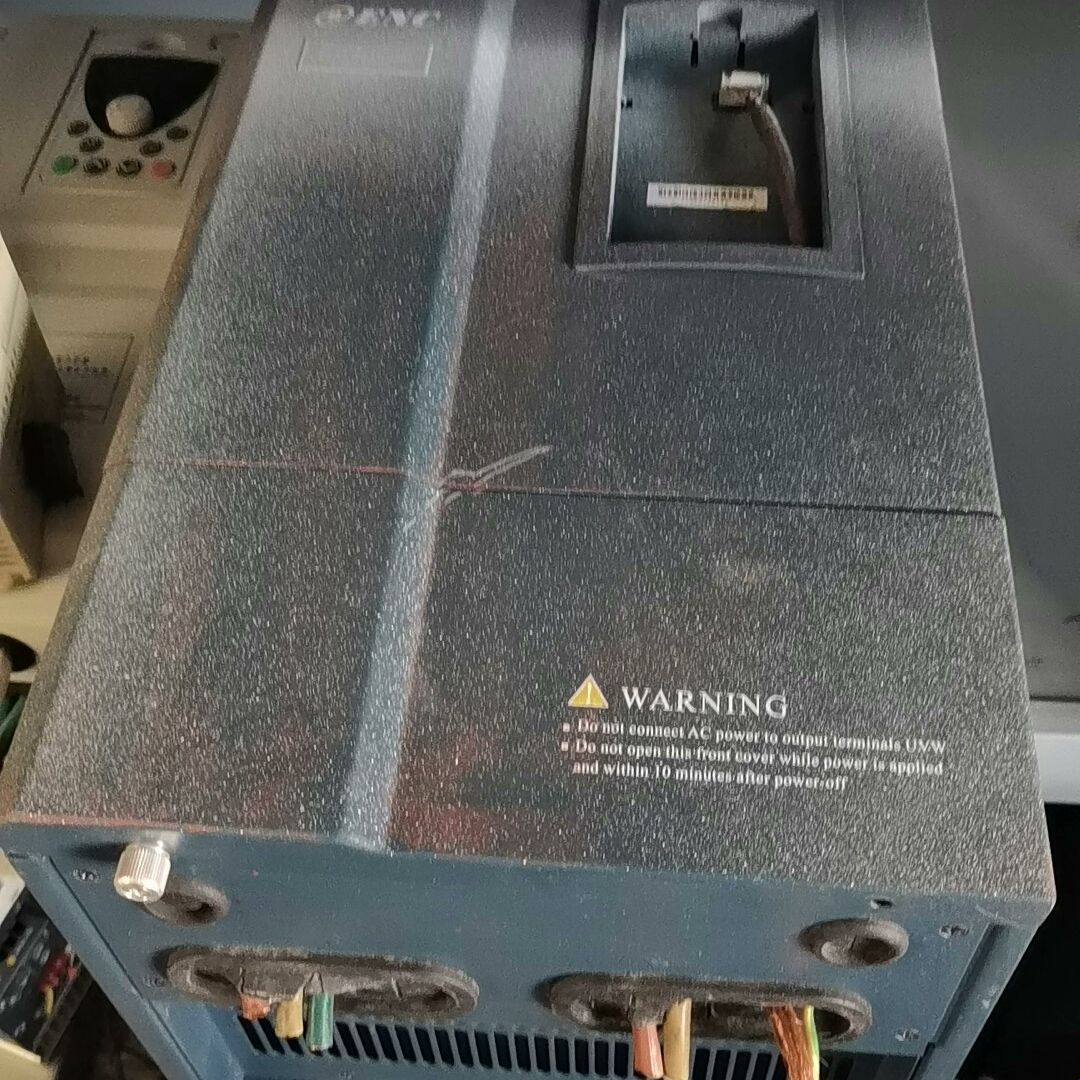 易能EDS1000-4T0220G/0300P拆机 没有面板