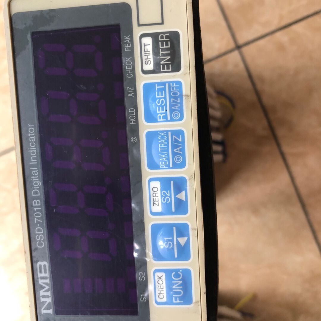 NMB一CSD一701B、一1520275温控仪。实物如图。