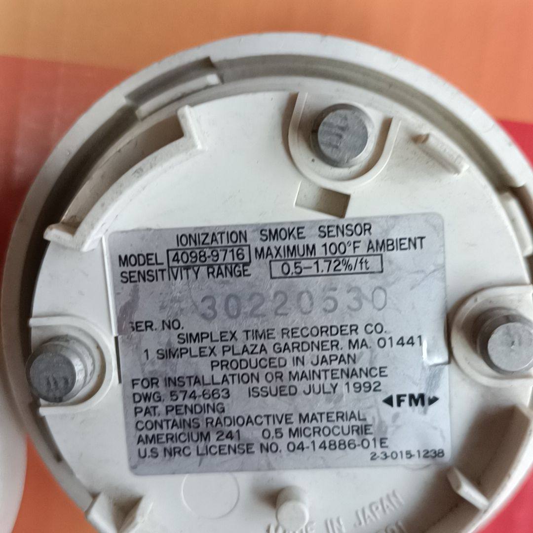 新普利斯4098-9716烟感。。成色实拍。处理。3