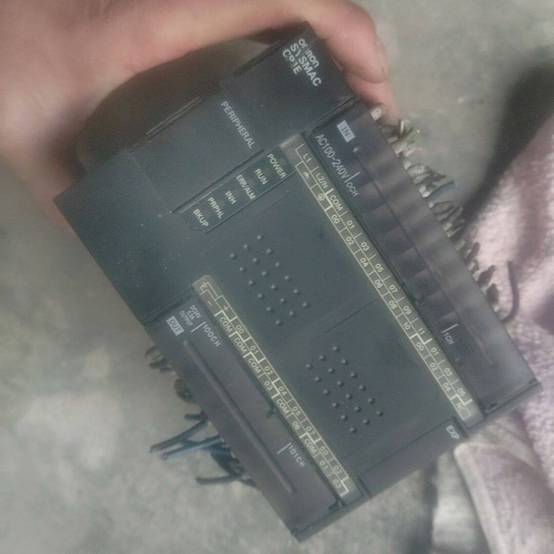 PLC CP1E-E30DR-A 成色如图功能完好包好