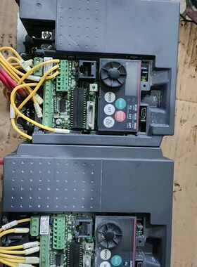 变频器 两台 E74001.5kw380v 成色如图