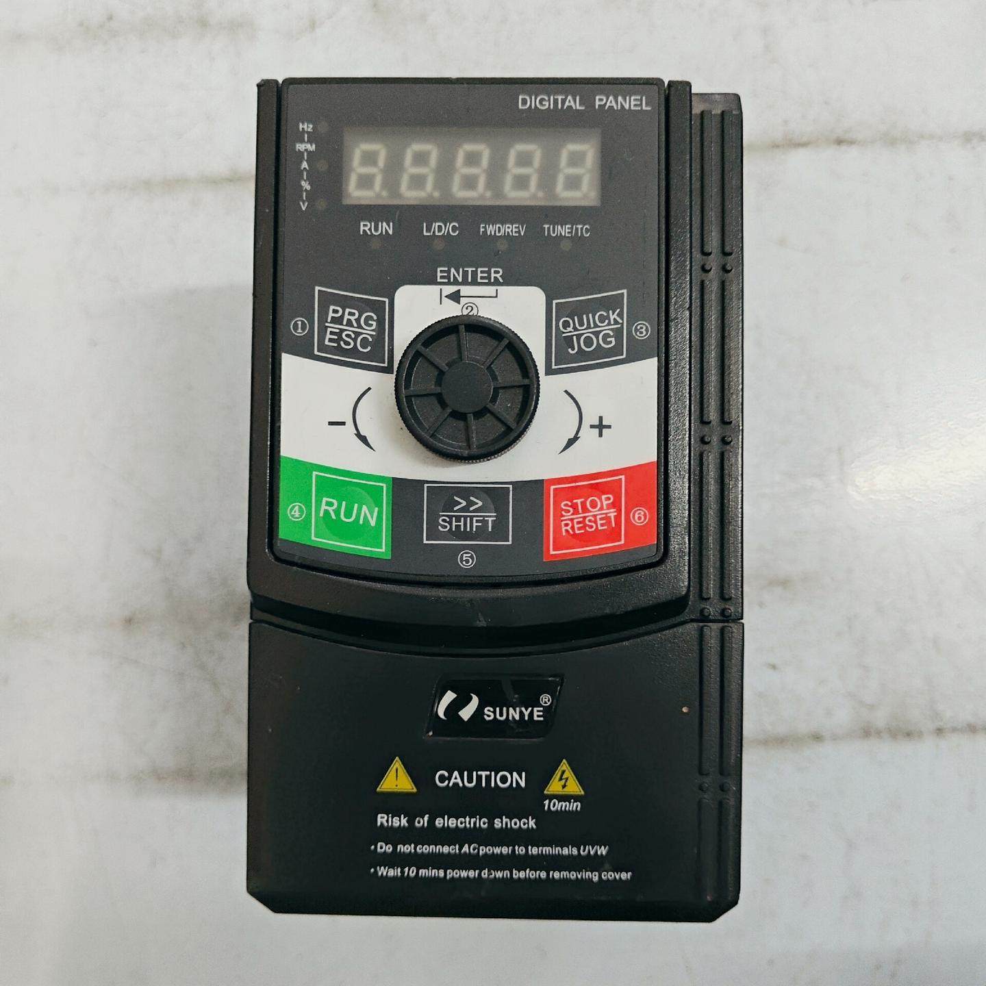 日业变频器CM530H-B4T1R5GB/2R2PB 1.5