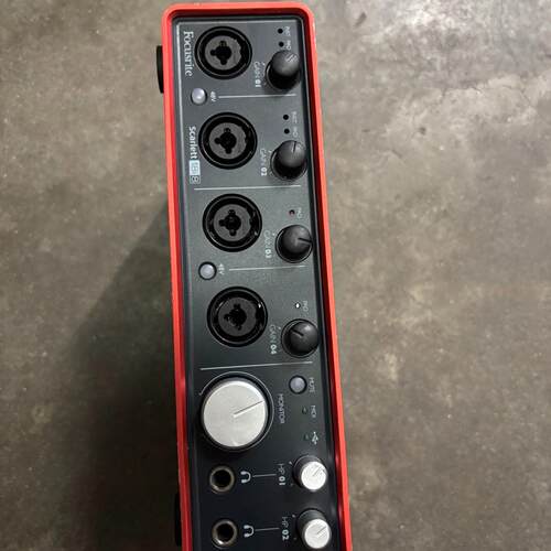 Focusrite 18i8声卡 实物拍的 成色还可以 有点