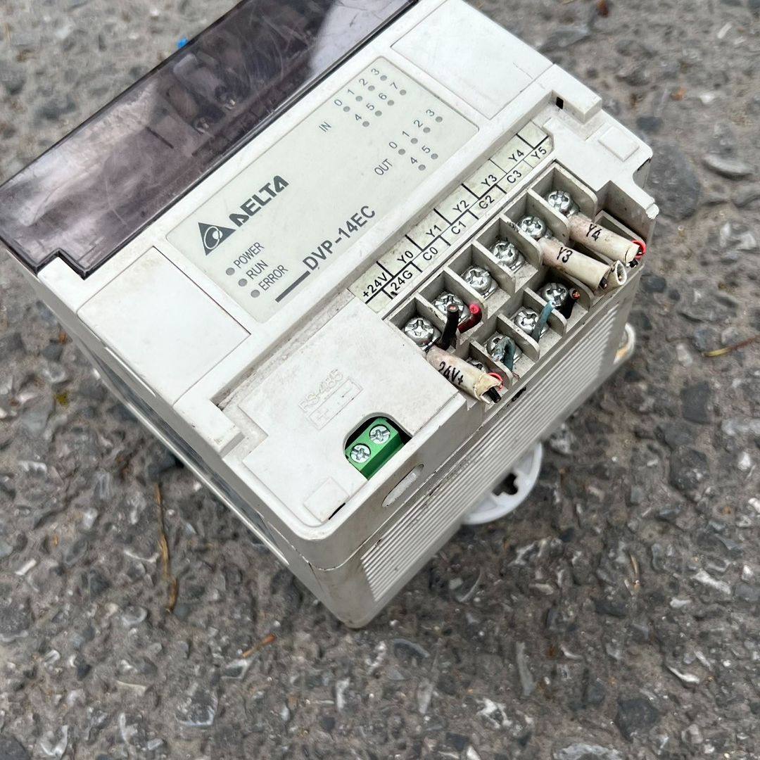 拆机PLC DVP14ES00R2成色如图.安装孔有点小