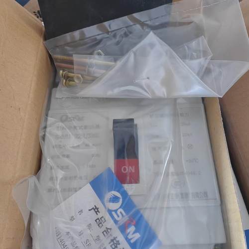 上海人民企业塑壳断路器3P160A 有8只。