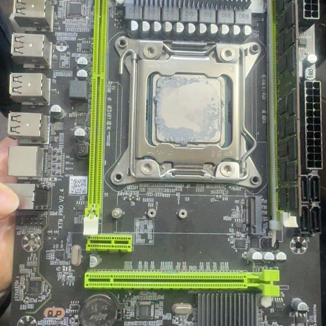 拆机X79主板 带E5-2650v?2?CPU，  带16G