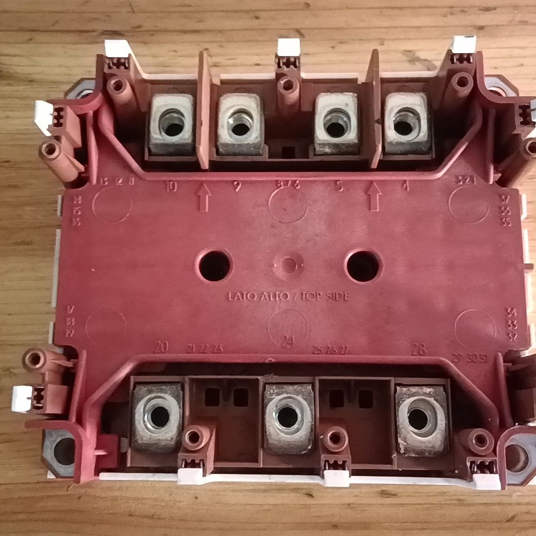 型号是SKiM304GD12T4D  619C1731008