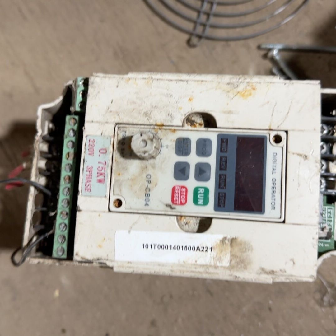 拆机海利普0.75KW变频器 HLPC+0D7523B变频器