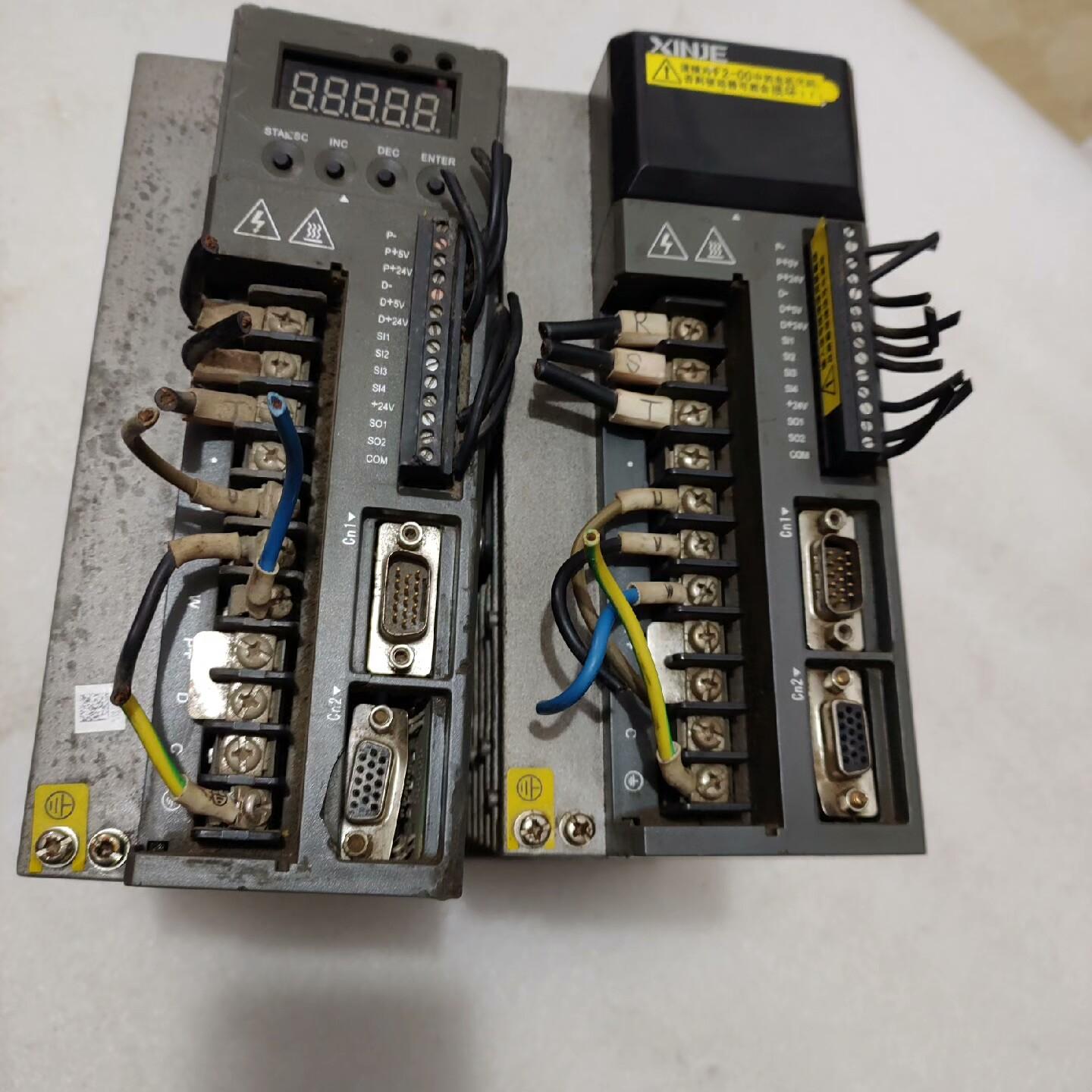 DS2-21P5-AS2驱动器两台，图片为实物拍摄，剪线