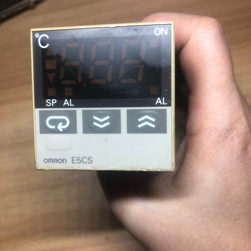 温度控制器  E5CS-Q1KJX 不