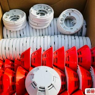 北大青鸟烟感JBF4101,成色如图,带底座17一套,10套