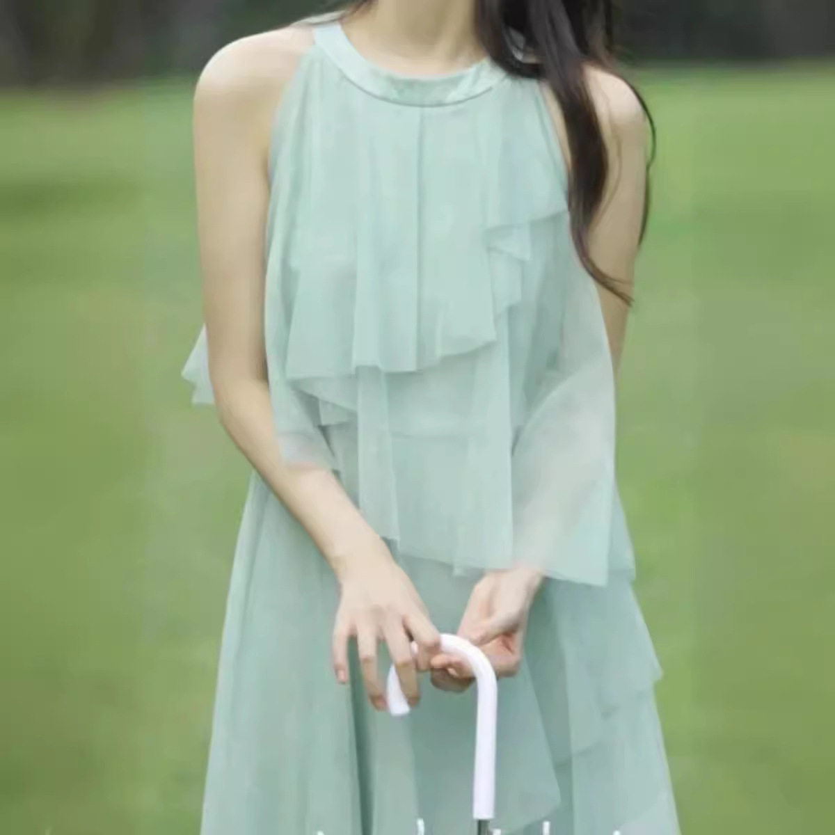 仙女度假裙~ 挂脖波点不规则网纱裙无袖绿色甜美连衣裙
