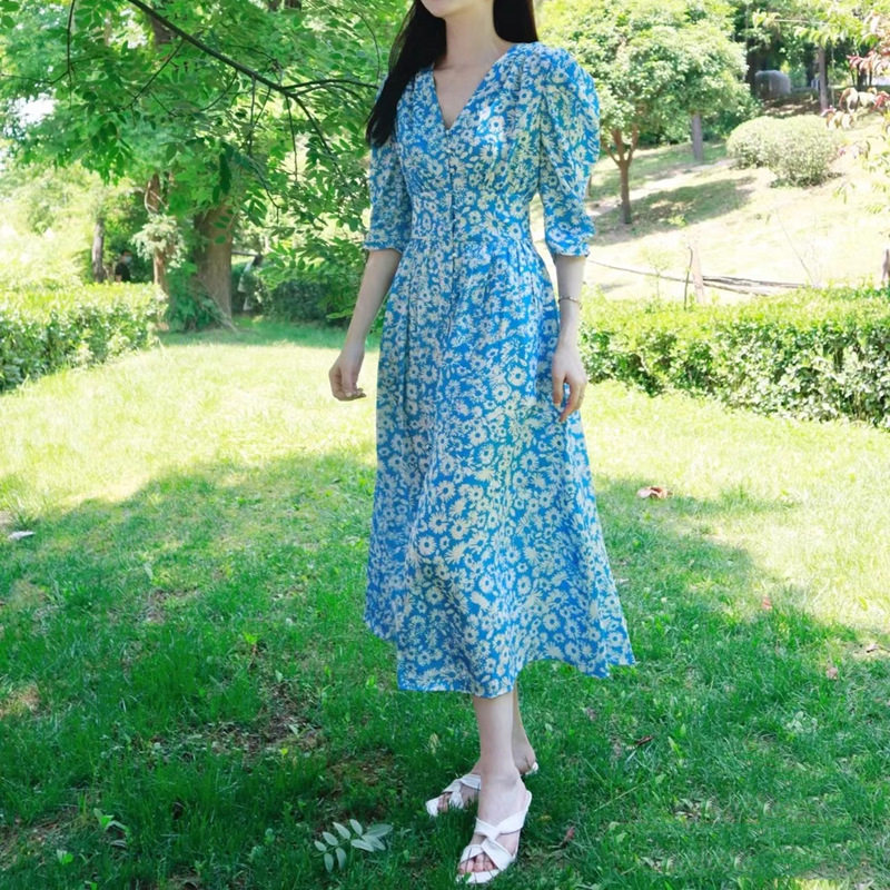 博主同款2022年夏季V领小雏菊碎花裙度假裙泡泡袖连衣裙女