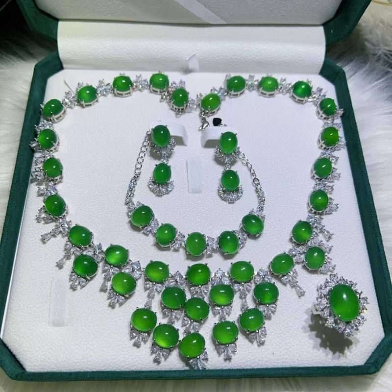 天然新款上市冰种帝王绿翡翠色玉髓镶嵌晚宴豪华项链套链直播货源