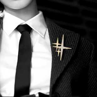 轻奢前卫小星星胸针 个性轻奢镶锆石精致V领防走光胸饰西装礼服款