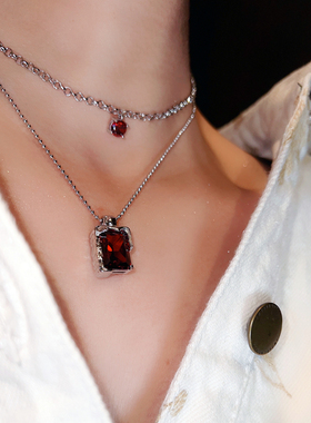 干枯玫瑰~黑色方糖高级感轻奢项链红色双层毛衣链小众设计锁骨链