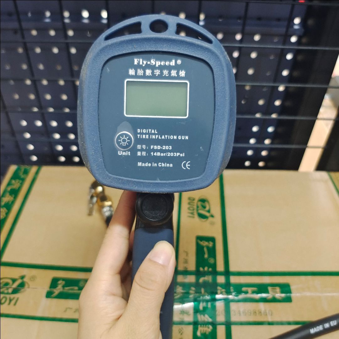 风速数显胎压表汽车轮胎加气表气管高精度气压表胎压表打气枪胎压