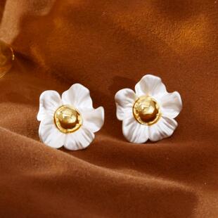 适合夏天的耳环 2025新款爆款高级感花朵耳钉女925银针耳饰方圆脸