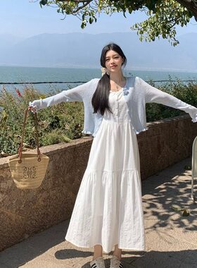 大尺码胖mm2026春季新款纯色白色吊带洋装女气质独特小众显瘦衬衫